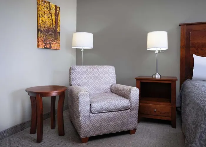 Green Mill Village Hotel & Suites, BW Signature Collection